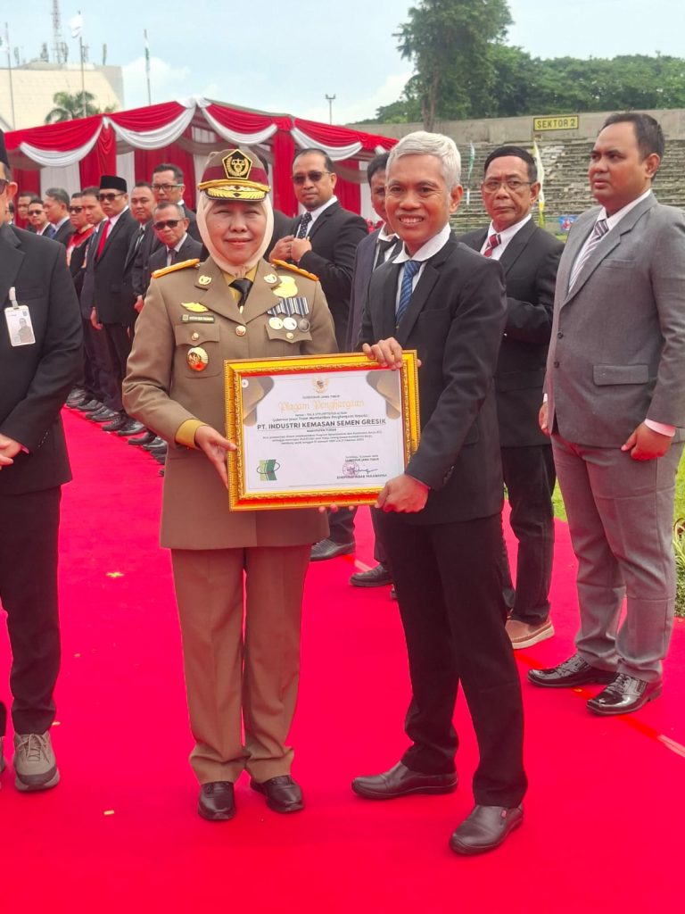 Penyerahan Penghargaan Zero Accident & SMK3